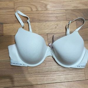 Victoria Secret T-Shirt Demi Bra